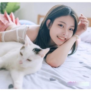 可爱学生妹JVID展示精致气质和秋波