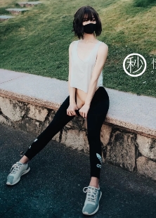 勾引路人的懂小姐在跑步