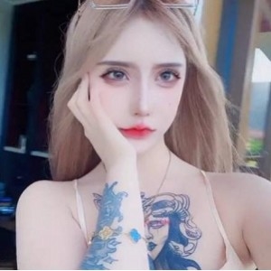 金伊娜在抖音上的吃瓜视频