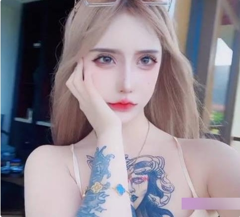 金伊娜在抖音上的吃瓜视频