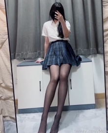 嫩妹子与大黑牛的兴奋三人游，10.9G资源分享