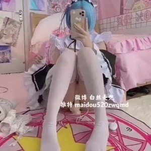 林于超的行为视频：放飞自我、拥抱亲吻和猛踢头部