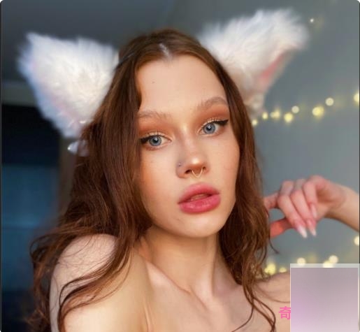 推野性模特SofiaSimens的极限才艺展示