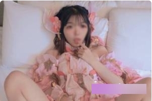 精选反差婊小余的露脸COSPLAY秀萝套图