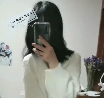 自行打包的少萝糖糖不想起床合集，共有700P的图片、8V的视频和2.2G的文件，可通过百度盘下载。