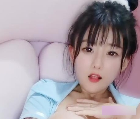 清纯软妹子直播合集：玩法多变的小湿妹美艳一线天