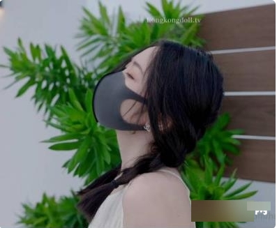 香港网红玩偶姐姐在火爆的P站上展现出的美少女形象，引发了大家对海岛生活的向往。