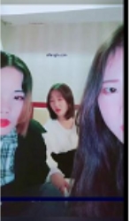 团建活动中的00后群体玩得开心，场面非常奇妙