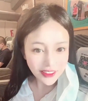 渴望小东西：5.7G百度盘中的转载搬运视频，美女表演嘴艺吃鸡