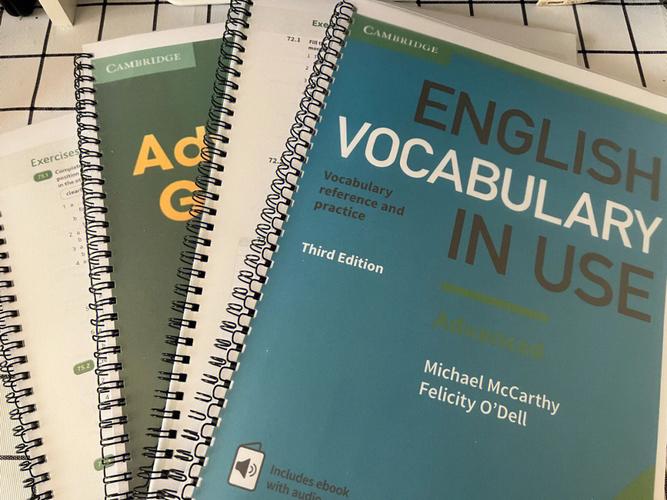 优质英语自学书籍:剑桥英语在用全系列,包含语法、词汇、口语、固定搭配、俗语和短语动词。