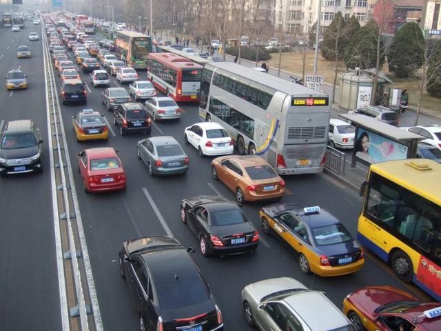 唱自己的故事:路上的车