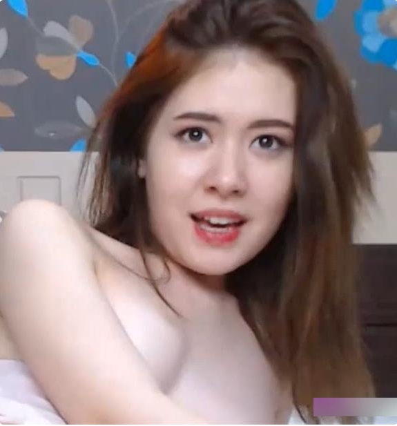 《火爆推荐！亚裔女孩惊呆宅男们的必备商品》