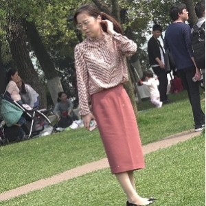 震撼街拍美腿丝袜视频，高清17.93G任你欣赏！