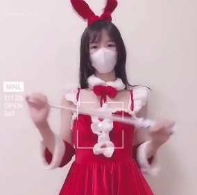 火爆抢购红衣小妹子，享受50M超高速网络，畅玩1V视频！