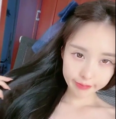 「完美身材，诱人曲贤娆让你成为焦点！」
