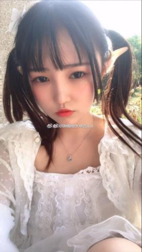 《网红青木小荷榨汁姬双马尾合集，尽享青春活力》