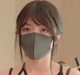 “床上甜美可人，光‘阴’四射，1V给力，百度盘转载搬运”