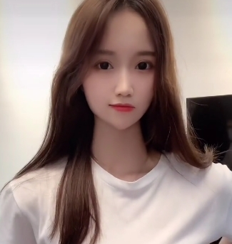 「抢先体验dou音小姐姐，全新版本2.36G，立即下载百度盘！」