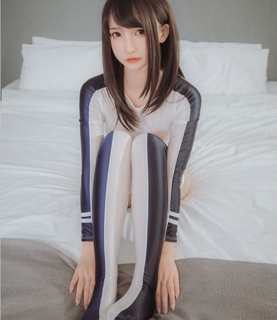 《神楽坂真冬水之形2》：150P2V超高清畅享，仅853MB！