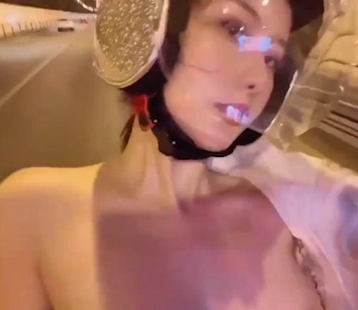 爆款推荐网红小姐姐大神猫先生,精选大罩杯,2v高清画质,1.1G超大容量!