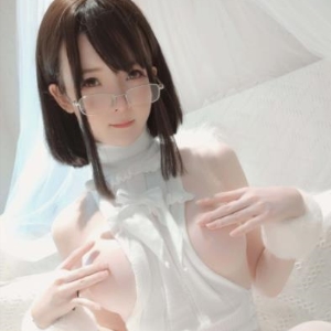 浮力姬一小央泽无删减作品合集：推特超美，让你心动不已！