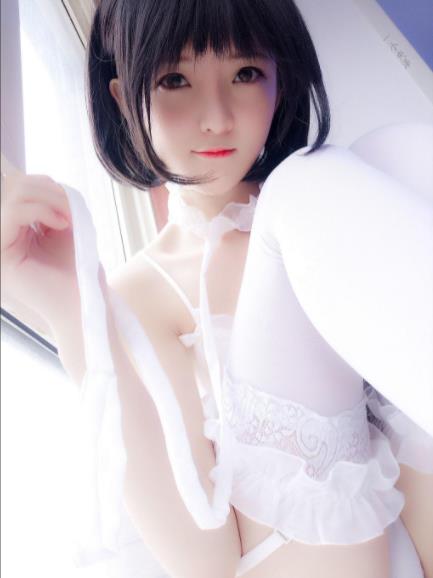 浮力姬一小央泽无删减写真合集:推特超美,让你心动不已!