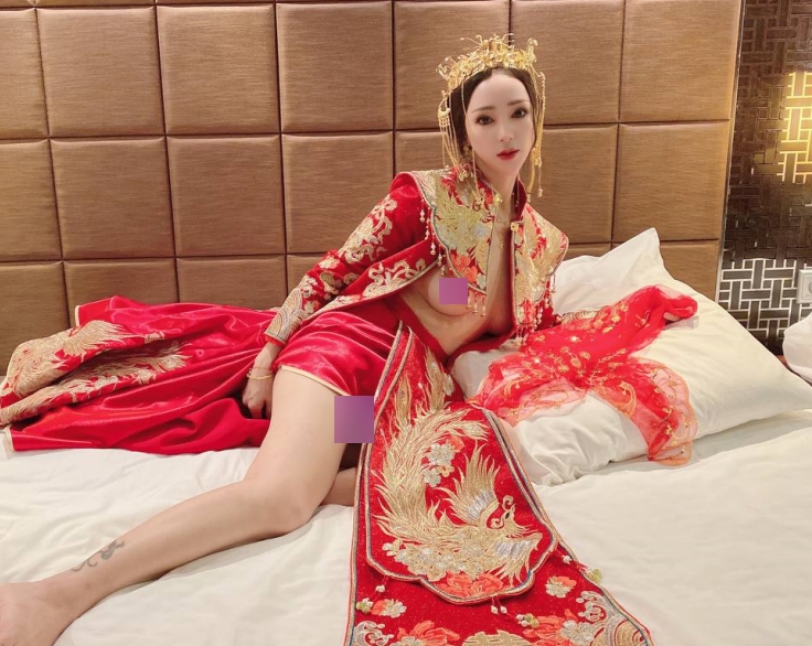 限时抢购华丽婚纱C款，兔兔洞房花烛夜，8V高清留念，百度盘秒传！