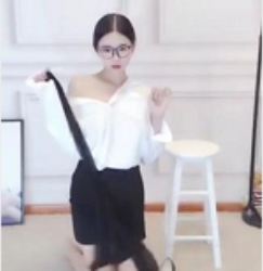 《网易CC小恩雅L点跳舞，释放自我，6V-323M让你燃爆舞池！》