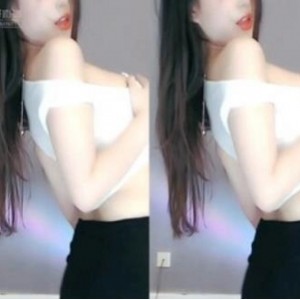 小仙女苏樱在斗鱼虎牙直播间带你体验浮力视频的人气魅力