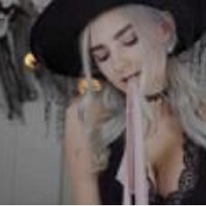 勾起你的欲望！暗黑系女巫AvrilxLust带来的性感诱惑