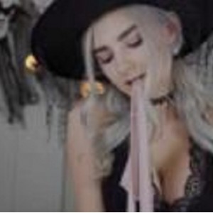 勾起你的欲望！暗黑系女巫AvrilxLust带来的性感诱惑