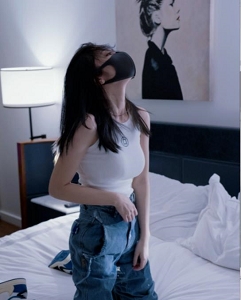 《虎牙超人气玩偶姐姐最新私拍合集，散播全网！》