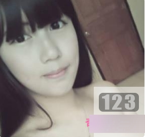 《兰商学院校花李宜辰的日常自拍，散播美丽的风采》