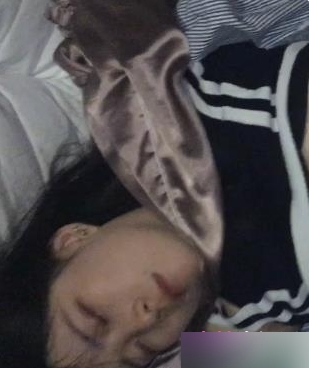 《珍稀捡尸校花妹子套装，限量5部，抢购速度！》