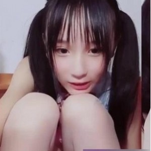 《妹子女主播小鱼儿作品双剑合璧，绝对不能错过！》