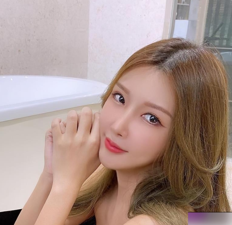 独具魅力的电竞主播gatitayan的精彩作品