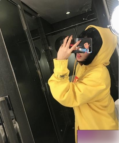 “巨山妹子、稚九酱、百度顽皮：独特魅力尽显的超级组合！”