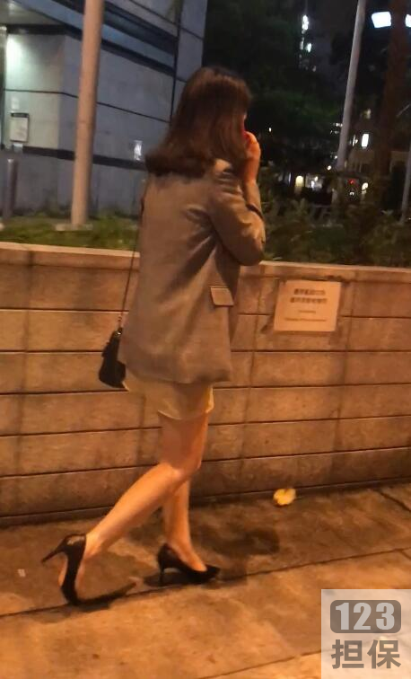 Hongkong闪光灯：高亮度闪光灯，适用于拍摄视频和照片视频3集：包含3集视频内容41部：共有41个视频片段toupai：拍摄现场的实况路人妹子：拍摄中途退出现的普通女性角色释放闪光灯：使用闪光灯增强拍摄效果熊孩子：拍摄中途退出现的调皮捣蛋的孩子学生：拍摄中途退出现的学生角色老师：拍摄中途退出现的教师角色地铁：拍摄场景在地铁内进行厕拍：在厕所内进行拍摄紧张：拍摄过程中的紧张氛围贴近拍摄：采用近距