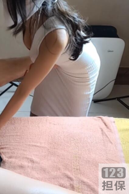 韩国af保健专业级别按摩，小姐姐带来放松式按摩，白色包臀裙和面纱，适合上班族放松