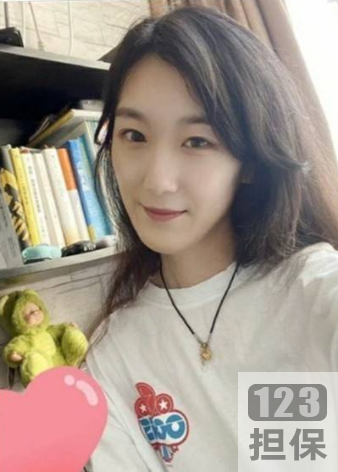 李穆轩校花的私照合集视频：清纯瘦身校花与渣男的互动录屏