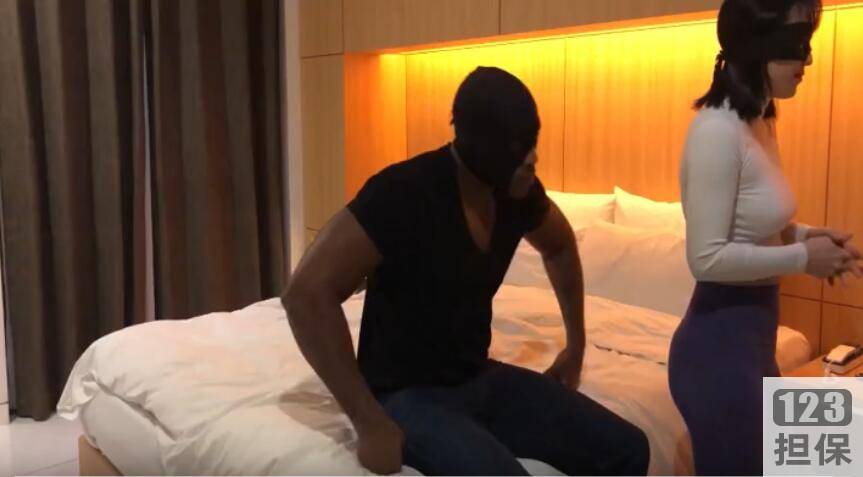 推荐黑人up主SirBAO拍摄的24部虐心视频，漂亮妹子与黑渣男的阿姨级别的反差比令人惊叹。其中16部是关于游戏的，包括种族天赋、红蓝buff等内容。此外，还有黑哥的平面模特作品以及与同学的春节补更。