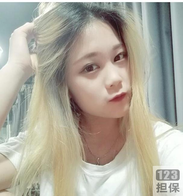 女神希妹的美足和大长腿私拍，超短裙拍摄的剧情作品和写真作品