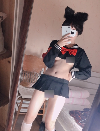 网红小结巴自拍作品合集：妹子身段车灯，身高年纪4.45G