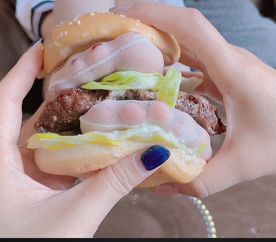 可爱白色帆布鞋