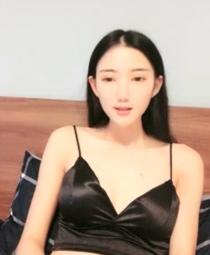 网红眼镜：一款在网络上非常受欢迎的眼镜产品。南半球：指位于地球赤道以南的地区，可能与商品有关的地理位置。作品：指某个人或团体创作的作品，可能与商品有关的创作作品。46部：指某个人或团体创作的作品数量，可能与商品有关的创作作品数量。乖乖女：形容女性温柔、乖巧的性格特点，可能与商品有关的女性形象。骚sao：形容女性性感、妖娆的形象，可能与商品有关的女性形象。nu：指女性，可能与商品有关的女性形象。白皮