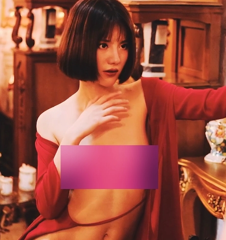 阿朱的高清版大合集，包含了102个专辑，拍摄团队是2020年的老司机。这些专辑中展示了阿朱的大码身段，并有国内外网友推崇的天价40G荤素视频。其中内容涵盖了放飞自我的COS和内衣秀。