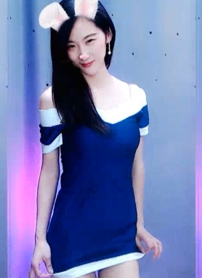 虎牙主播小小兔的颜值、眼睛和头发，以及不露脸的身材