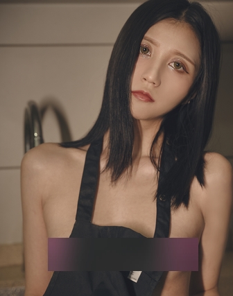 Cazi姬纪-小姐姐写真，颜值身材完美，肌肤细腻粉嫩，手感超赞，共115张高清照片，文件大小1.02G