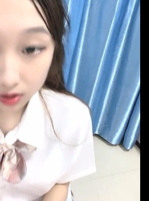 女主播李溪研高三学妹稚嫩直播收费视频大小