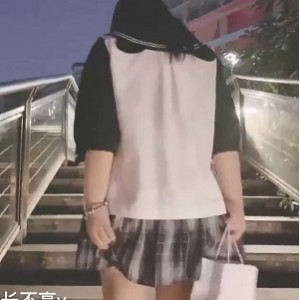 网红沙耶妹妹介绍黑色衣服给粉丝约约
